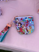 Load image into Gallery viewer, Scoop Wristlet Bag